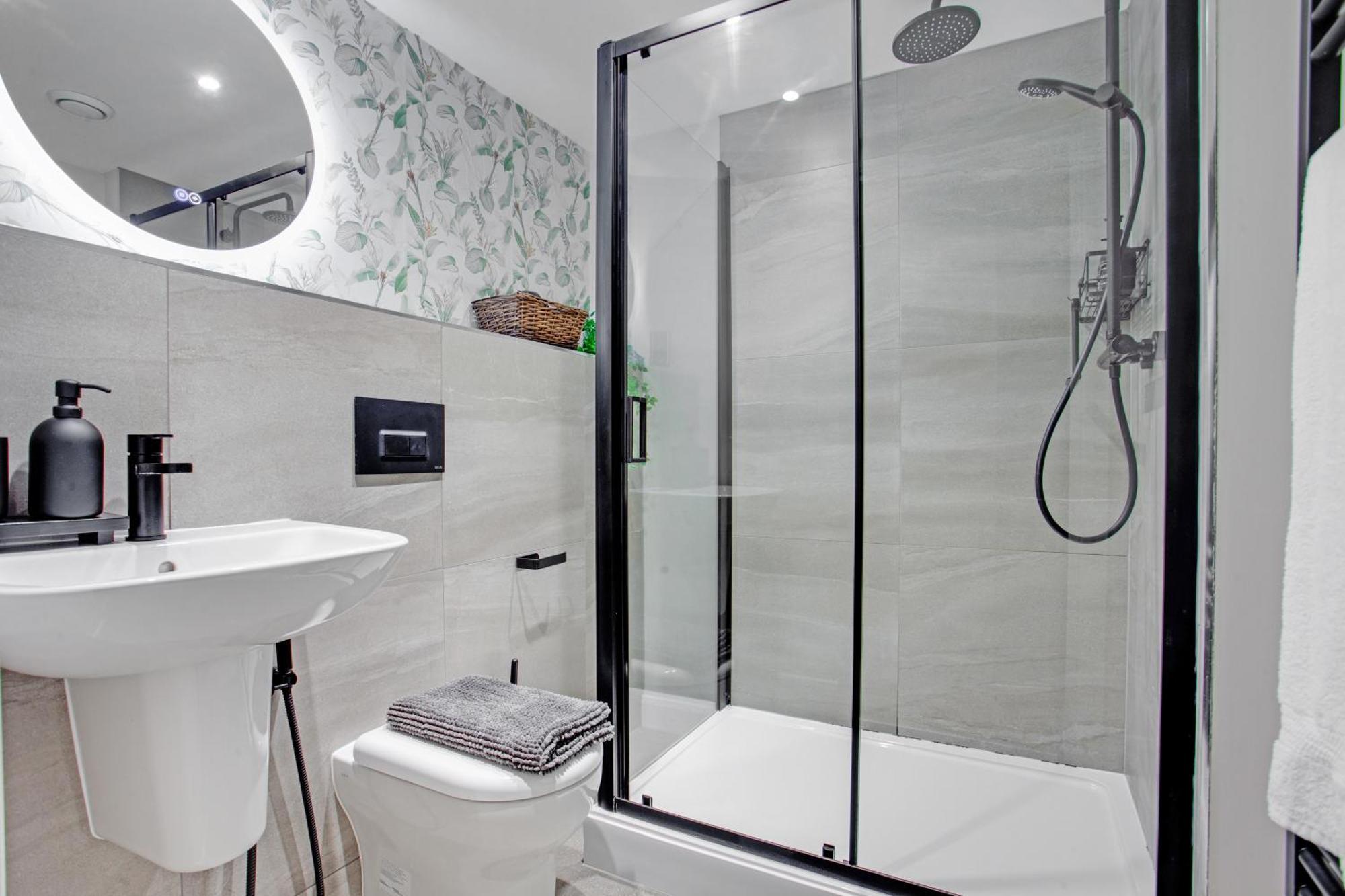 Modern Center Oasis With Lush Decor Ideal For Business Or Leisure